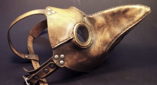 La máscara de los médicos de la peste ha quedado en la memoria colectiva de la humanidad asociada a la desgracia.
